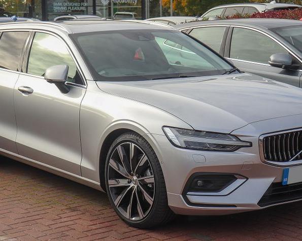 Протесты автовладельцев в Великобритании вынудили Volvo снова продавать универсалы вместо внедорожников