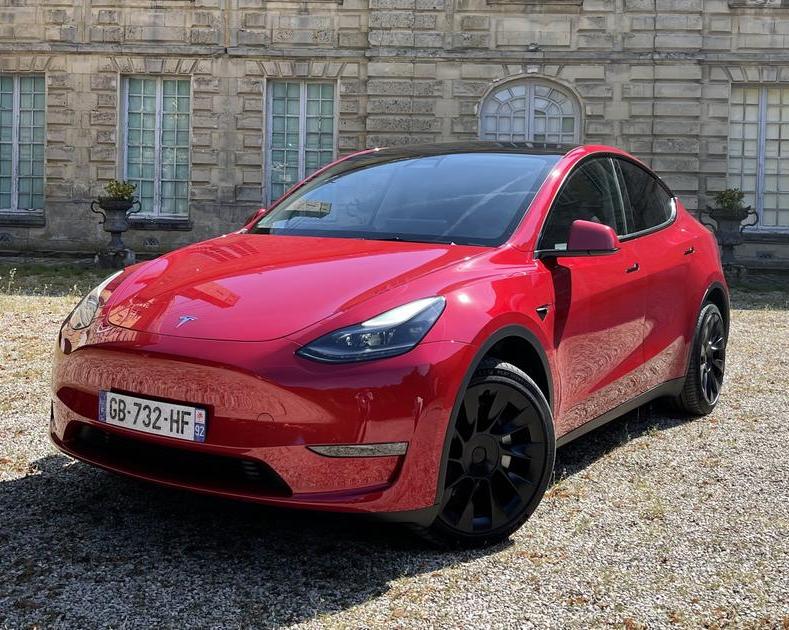 Электромобиль Tesla Model Y спровоцировал серьёзную аварию на скорости 200 км